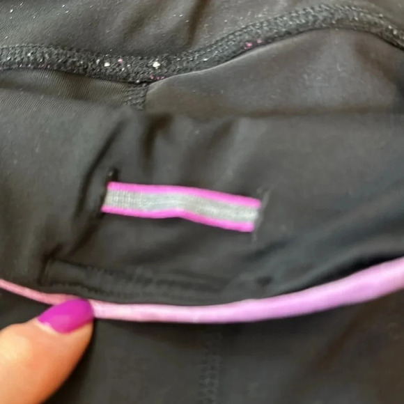 Lululemon Cropped Running Tights with reflective stripes, Size 8 - Picture 3 of 6